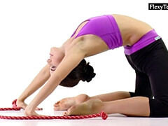 18 летние, Брюнетки, Фетиш, Гибкие, Спортзал, Обнаженные, Голышом, Спорт