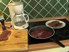 Diep in de keel, Groepseks, Handbeurt, Natuurlijke tieten, Orgie, Feest, Schreeuwen, Geschoren