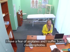 Enthousiasteling, Lesbisch, Likken, Verpleegster, Kantoor, Kut duiken, Uniformpje, Bekijker