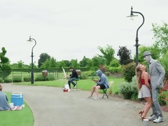 Grosse bite, Gros seins, Sucer une bite, En levrette, Hard, Hd, De plein air, Chevaucher