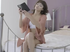 Блондинки, Брюнетки, Член, Европейки, Венгерки, Мастурбация, Короткая стрижка, Тату