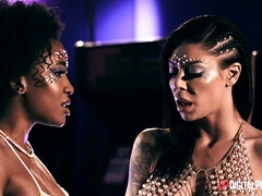 デカパイ, ビッチ, 巨乳な, Hd, ヒール, オーガズム, タトゥー, オッパイの