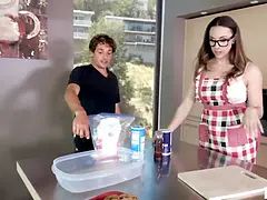 デカ尻, デカチン, フェラチオ, 茶髪の, 怪物, 叫ぶ, 義母, ティーン