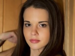 Blasen, Braunhaarige, Hundestellung, Handjob, Küssen, Sauna, Jungendliche (18+), Titten