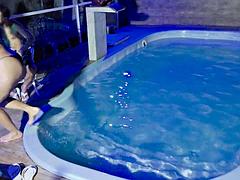 Amateur, Sucer une bite, Brunette brune, Hd, Fille latino, Orgie, Piscine, Plan cul à trois