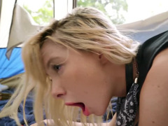 Leie, Grosser schwanz, Blondine, Aufs gesicht abspritzen, Pov, Tätowierung, Jungendliche (18+), Titten