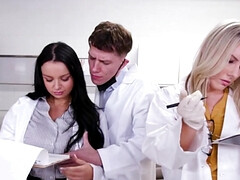 Grote kont, Grote mammen, Sperma in mond, Sperma shot, Fetisj, Hardcore, Kut duiken, Trio