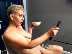 Blonde, Mature, Mère que j'aimerais baiser, Solo