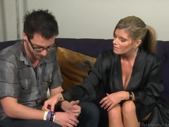 Tetas grandes, Rubia, Masaje, Madres para coger, Aceite, Tatuaje