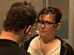 Mère que j'aimerais baiser, Plan cul à trois