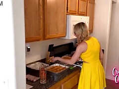 Plantureuse, Conversation vulgaire, En levrette, Mature, Mère que j'aimerais baiser, Chevaucher, Fils, Tabou