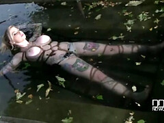 Bondage discipline sadomasochisme, Grote mammen, Zwart, Voeten fetish, Hd, Buiten, Tatoeage, Speelgoed