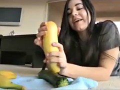 Enthousiasteling, Latijnse vrouw, Alleen