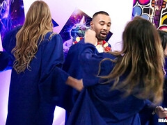 Grosse bite, Gros seins, En levrette, Interracial, Léchez, Seins naturels, Chatte, Tatouage