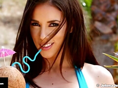 Gros seins, Bikini, Brunette brune, Doigter, Poilue, De plein air, Chatte, Nénés