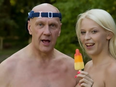 Estilo perrito, Pajear, Besar, Al aire libre, Afeitado, Flaco, Adolescente, Tetas