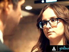 Grosser arsch, Grosse titten, Betrug, Fingern, Lesbisch, Lecken, Natürlichen titten, Muschi