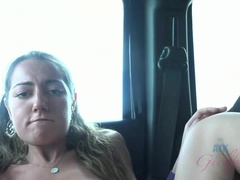 Brunette brune, Papa, Pieds, Doigter, Petite amie, Branlette thaïlandaise, Orgasme, Public