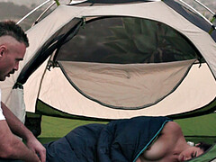 Минет, Брюнетки, Глубокая глотка, Ноги, Лизание, Натуральные сиськи, На природе, Киски