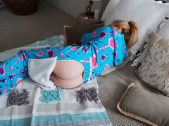 Gros seins, Blonde, Doigter, Branlette thaïlandaise, Seins naturels, Pov, Rasée, Adolescente