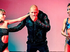 Schwarz, Blondine, Blasen, Frau frau mann, Handjob, Interrassisch, Tätowierung, Flotter dreier