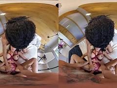 En tercera dimension, Tetas grandes, Realidad, Tetas