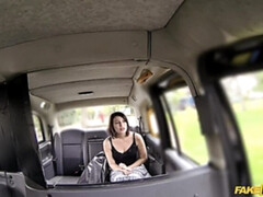 Amateur, Sucer une bite, Voiture, En levrette, Faciale, Doigter, Chatte, Avaler