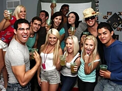 18 jahre, Grosser schwanz, Grosse titten, Blondine, Blasen, Hundestellung, Dürr, Jungendliche (18+)