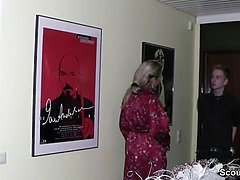 Rondborstig, Oudere vrouw, Duits, Hd, Huisgemaakt, Stiefmoeder, Zuigen, Tiener