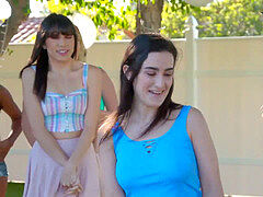 Поцелуи, Лесбиянка, Мастурбация, На природе, Молоденькие