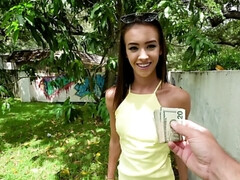 Blasen, Unschuldig, Geld, Im freien, Zierlich, Rasiert, Schlampe, Jungendliche (18+)