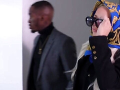 Blondine, Blasen, Kehlenfick, Handjob, Interrassisch, Nippel, Orgasmus, Tätowierung