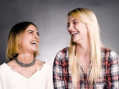 Blond, Vingeren, Likken, Masturbatie, Kut duiken, Strippen, Tiener, Tieten likken