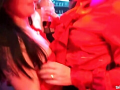 デカパイ, ブロンド, 茶髪の, 着衣女と全裸男, Hd, レズビアン, パーティ, タトゥー