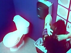 Amateur, Brunette brune, Fétiche, Masturbation, Public, Solo, Toilettes, Uniforme