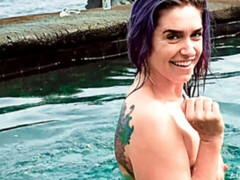Wohlbeleibte schöne frauen, Fingern, Milf, Im freien, Pool, Solo, Tätowierung, Nass