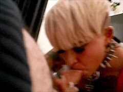 Britisch, Sperma im mund, Schmuddelige sprache, Selbstgemacht, Tätowierung, Titten