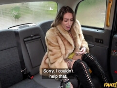 Anal, Mamada, Botas, Británico, Coche, Masturbación, Tetas naturales, Tatuaje