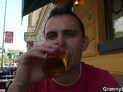 Schönheit, Blasen, Geile alte tussi, Kehlenfick, Handjob, Reif, Mutti, Stiefmutter