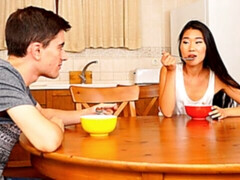 Aziatisch, Pijpbeurt, Bruinharig, Handbeurt, Kut duiken, Mager, Tiener, Tieten likken