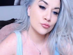 Grey Hair Babe Fucking Her Pussy With Finger