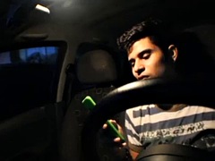 Driver ne desi girl ko car ke andar muh me from diya