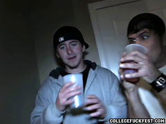 18 años, Amateur, Universidad, Grupo, Lesbiana, Fiesta, Adolescente, Voyeur