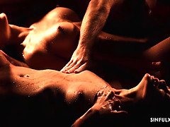 フェラチオ, エロ熟女, 女 人男 人, 手コキする, なめる, 淫乱熟女, オージー, 三人