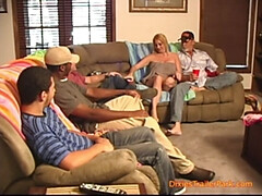 Leie, Blondine, Viele männer bespritzen eine frau, Nahaufnahme, Gruppensex, Hardcore, Milf, Muschi