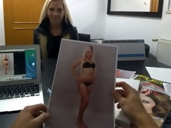 お尻, ブロンド, フェラチオ, バック, 指いじり, 手コキする, 剃毛, オッパイの