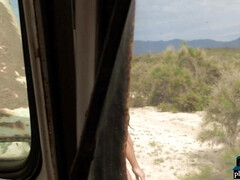 Tussi, Braunhaarige, Milf, Natürlich, Im freien, Zierlich, Erotischer film, Titten