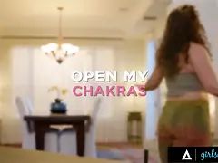 Большие сиськи, Блондинки, Брюнетки, Фут фетиш, Лесбиянка, Лизание, Массаж, Милф