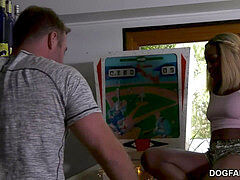 Verga grande, Mamada, Corridas, Ébano, Corridas faciales, Atragantadas, Pequeña, Adolescente