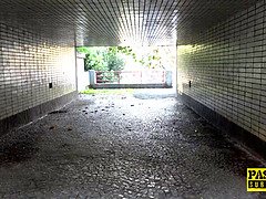 Grosser schwanz, Blasen, Britisch, Spermaladung, Im freien, Zopf, Öffentlich, Jungendliche (18+)